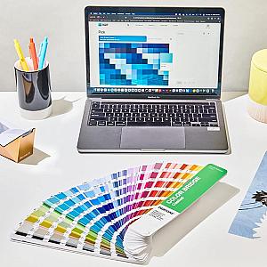 PANTONE Bridge Guide GG6103B - Coated color fan in chromatic color arrangement